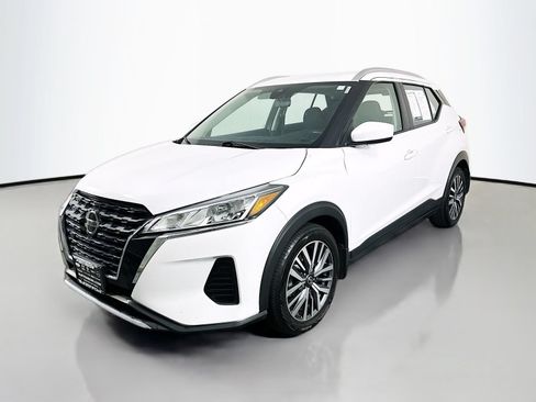 Used 2021 Nissan Kicks SV FWD image 3