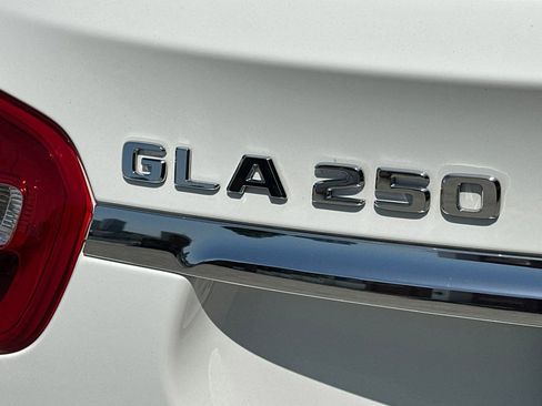 Certified 2020 Mercedes-Benz GLA 250 4MATIC image 40