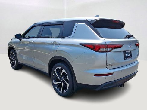 Used 2022 Mitsubishi Outlander ES AWD/4WD image 5