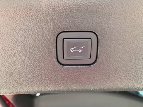 Used 2023 Buick Enclave Essence w/ Experience Buick Package FWD image 9