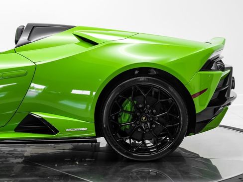 Used 2024 Lamborghini Huracan EVO AWD/4WD image 16