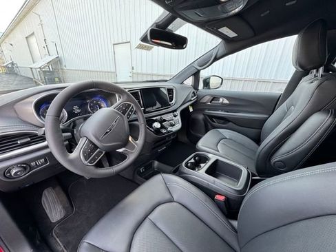 New 2026 Chrysler Pacifica Select image 25