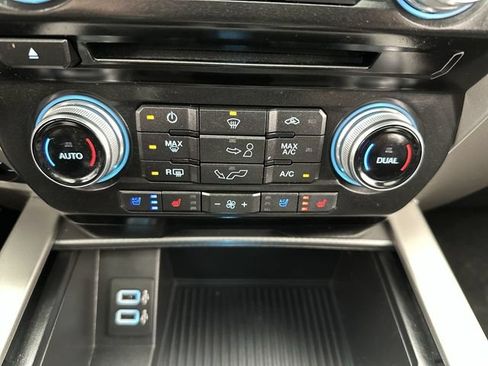 Used 2017 Ford F150 Lariat w/ Equipment Group 502A Luxury AWD/4WD image 19