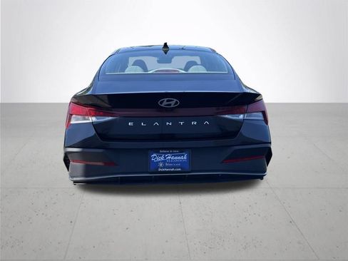 Used 2024 Hyundai Elantra SEL FWD image 7
