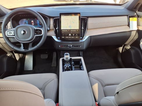 New 2026 Volvo XC90 B6 Plus w/ Protection Package Premier image 11