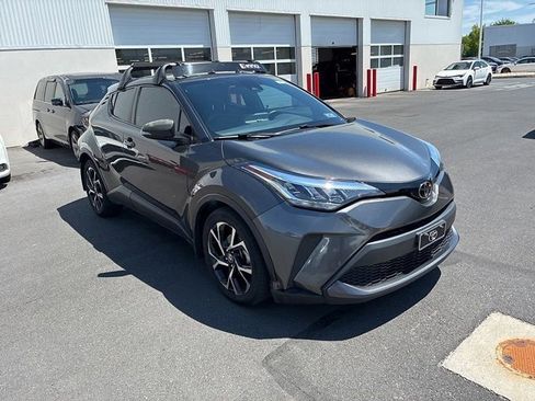 Used 2021 Toyota C-HR XLE FWD image 2