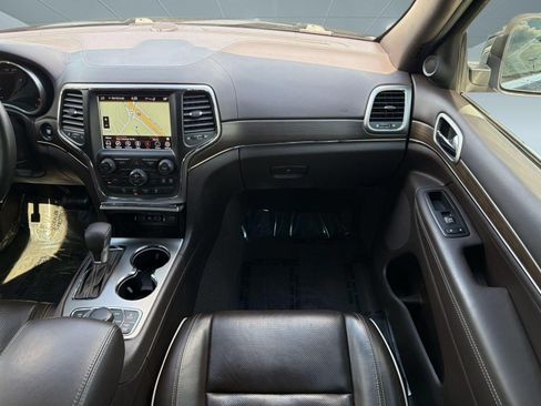 Used 2018 Jeep Grand Cherokee Overland AWD/4WD image 29