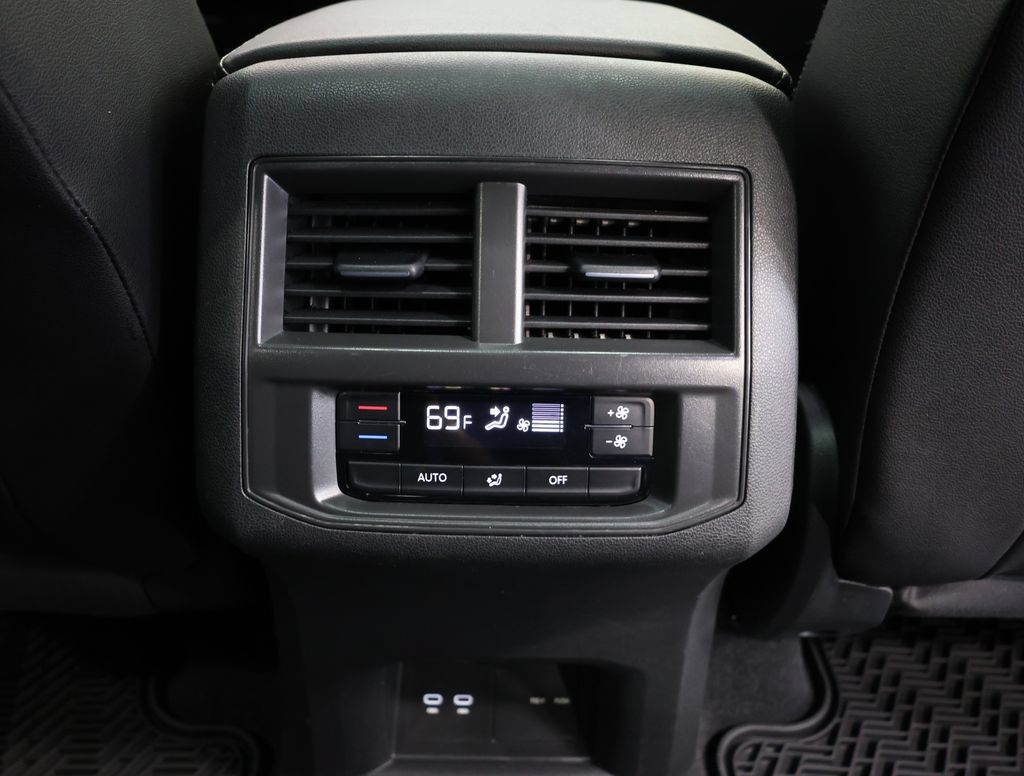Certified 2023 Volkswagen Atlas SE w/ Panoramic Sunroof Package AWD/4WD image 25