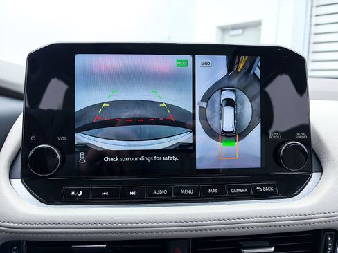 Used 2023 Nissan Rogue SL w/ SL Premium Package image 9