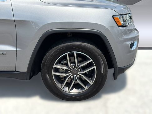 Used 2019 Jeep Grand Cherokee Laredo w/ Laredo X Package RWD image 13