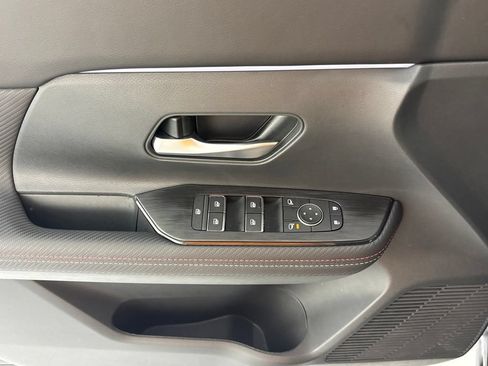 Certified 2025 Nissan Kicks SR FWD image 24