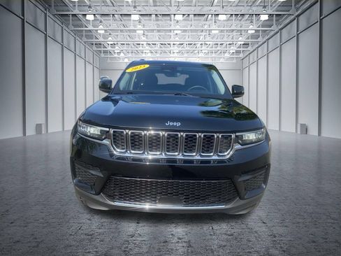 Used 2023 Jeep Grand Cherokee Laredo w/ Luxury Tech Group I AWD/4WD image 3