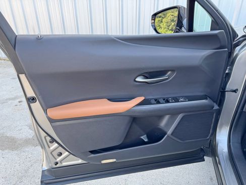 Used 2021 Lexus UX 200 image 38