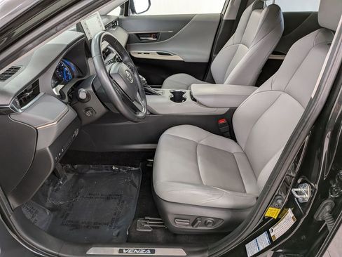 Used 2022 Toyota Venza XLE AWD/4WD image 14