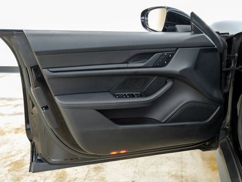 Used 2023 Porsche Taycan image 37