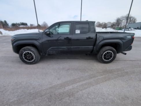 Used 2025 Toyota Tacoma TRD Off-Road image 8