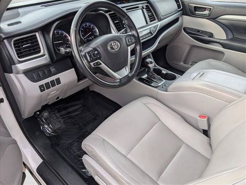 Used 2015 Toyota Highlander XLE AWD/4WD image 10