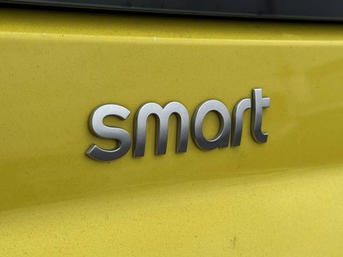 Used 2013 smart fortwo pure RWD image 12