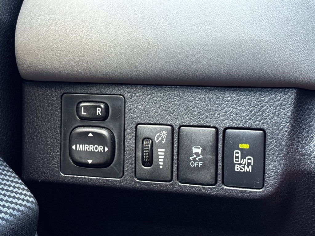 Used 2014 Toyota RAV4 Limited w/ Technology Package AWD/4WD image 11