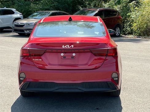 Used 2023 Kia Forte LXS w/ LXS Technology Package FWD image 4