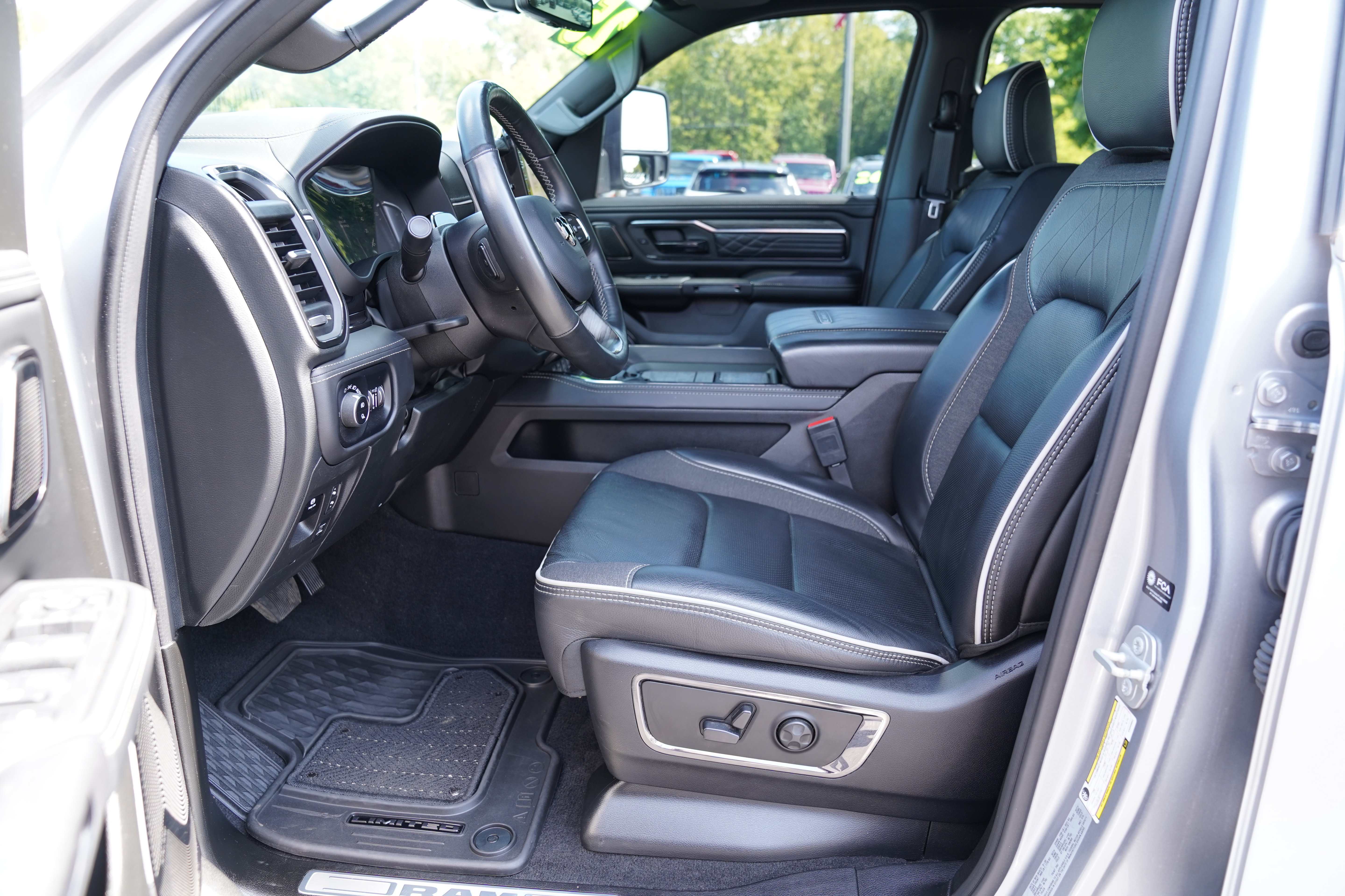 Used 2025 RAM 1500 Limited AWD/4WD image 4