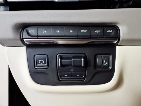 Used 2025 Cadillac Escalade Sport Platinum AWD/4WD image 16