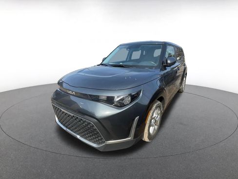 Used 2025 Kia Soul LX w/ LX Technology Package image 4