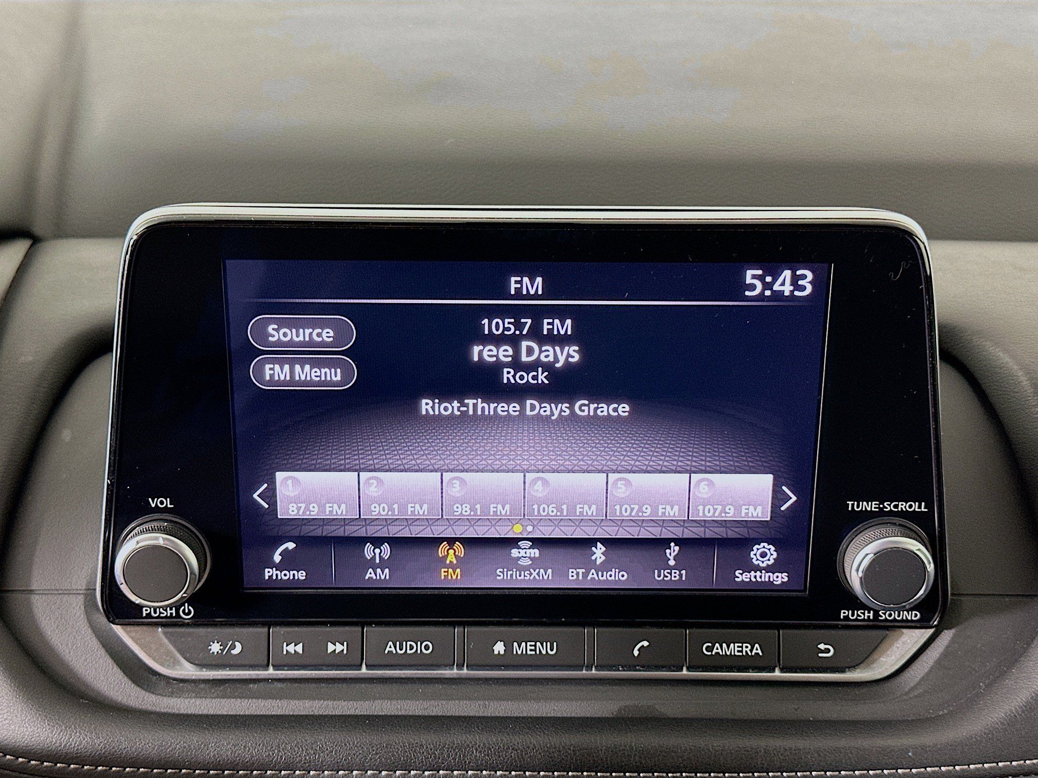 Used 2024 Nissan Rogue S AWD/4WD image 21