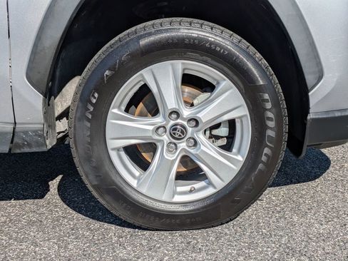 Used 2021 Toyota RAV4 XLE w/ Convenience Package image 11