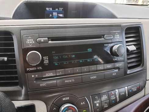 Used 2012 Toyota Sienna XLE image 20