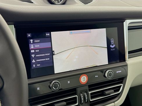 Certified 2025 Porsche Macan AWD/4WD image 21