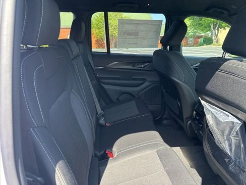 New 2026 Jeep Grand Cherokee Laredo AWD/4WD image 11