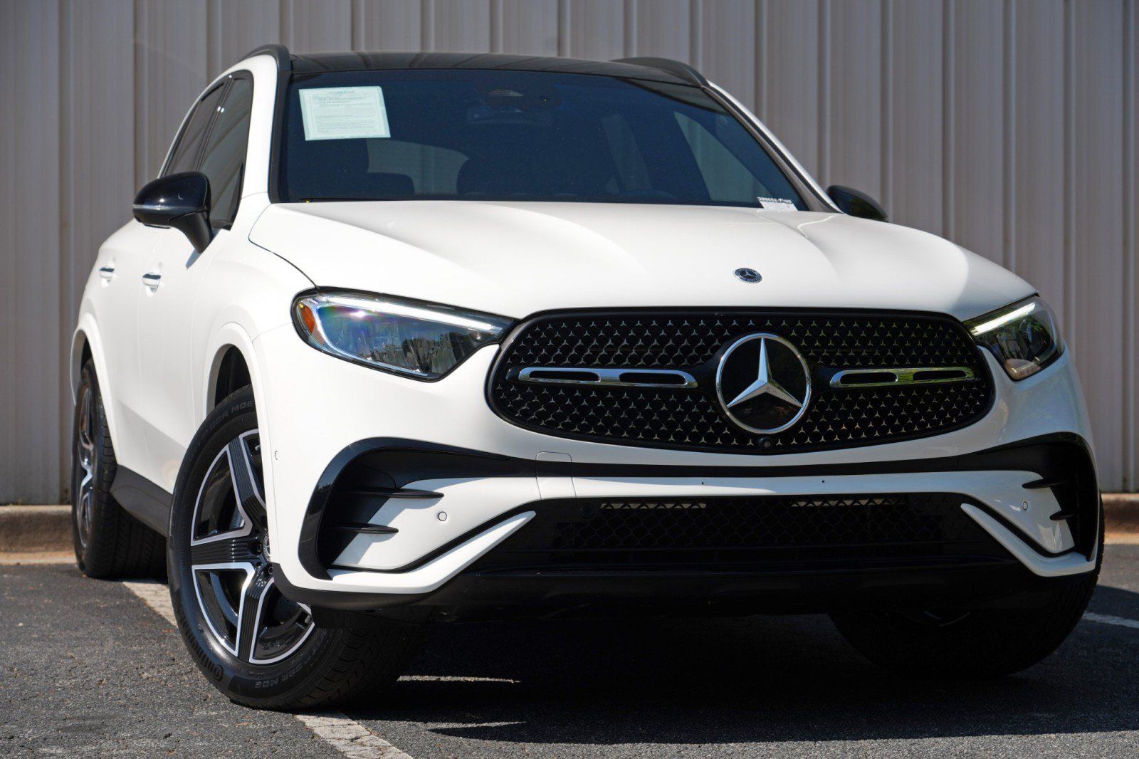 Used 2025 Mercedes-Benz GLC 350e 4MATIC w/ AMG Line image 4