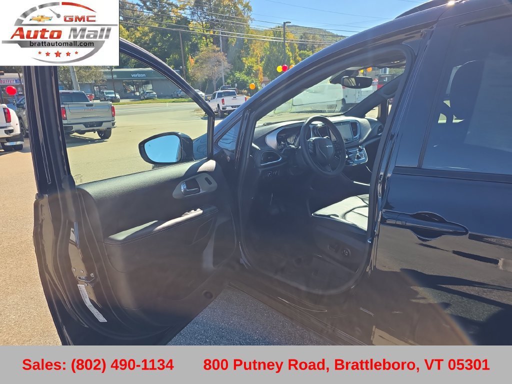 Used 2024 Chrysler Pacifica Limited w/ S Appearance Package AWD/4WD image 7