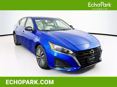 Used 2025 Nissan Altima 2.5 SV image 1