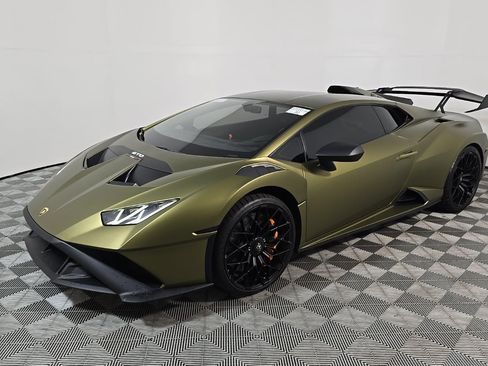Used 2022 Lamborghini Huracan STO RWD image 2