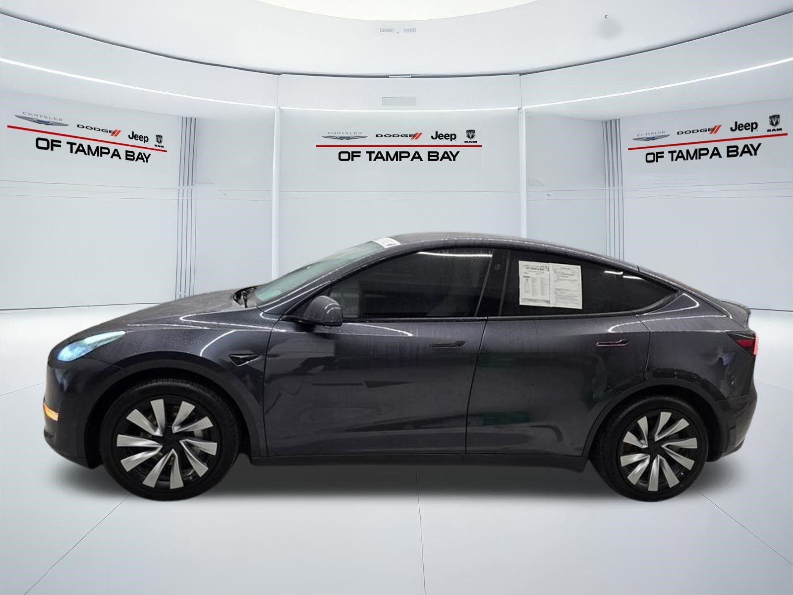 Used 2024 Tesla Model Y Long Range AWD/4WD image 3