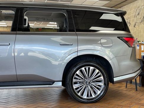 Used 2025 INFINITI QX80 Sensory AWD/4WD image 6