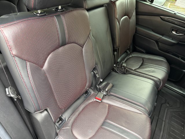 Used 2025 Honda Pilot Black Edition image 22
