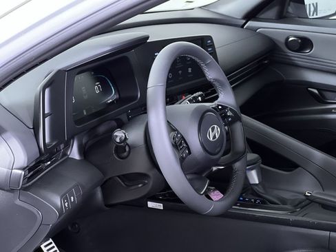 Used 2025 Hyundai Elantra Sport image 24