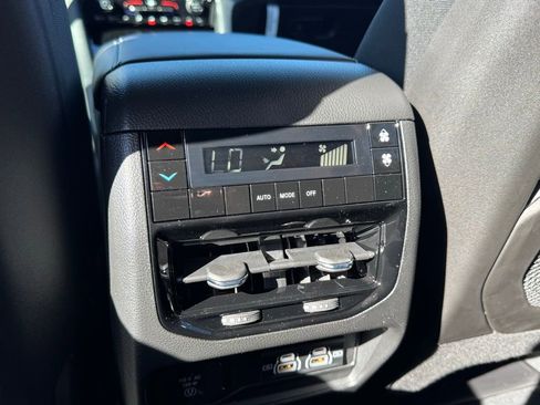 New 2025 Jeep Grand Cherokee L Laredo image 26