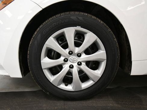 Used 2022 Toyota Corolla LE image 12
