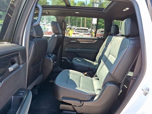 Used 2025 GMC Acadia AT4 w/ Super Cruise Package AWD/4WD image 10