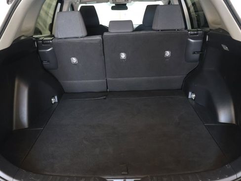 Used 2020 Toyota RAV4 LE FWD image 13