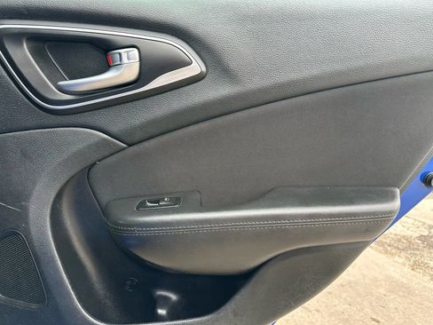 Used 2015 Chrysler 200 Limited w/ Convenience Group FWD image 9