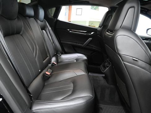 Used 2018 Maserati Quattroporte S GranSport Q4 AWD/4WD image 21