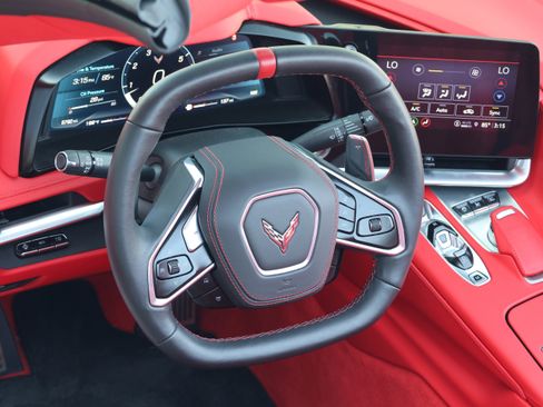 Used 2023 Chevrolet Corvette Stingray Premium Conv w/ Z51 Performance Package image 18