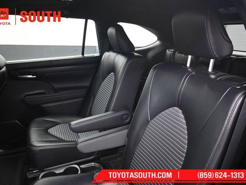 Used 2023 Toyota Highlander XSE AWD/4WD image 26