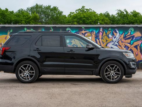 Used 2017 Ford Explorer Sport AWD/4WD image 7