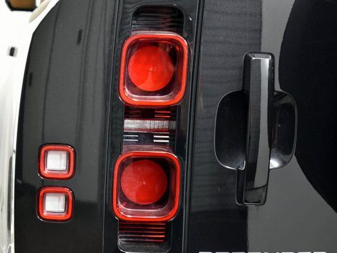 Used 2024 Land Rover Defender 130 S image 25